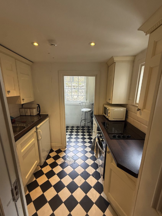 12 Pembroke Street Lower
